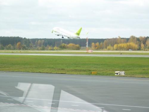 Flughafen Riga RIX (100_1137.JPG) wird geladen. Eindrucksvolle Fotos aus Lettland erwarten Sie.